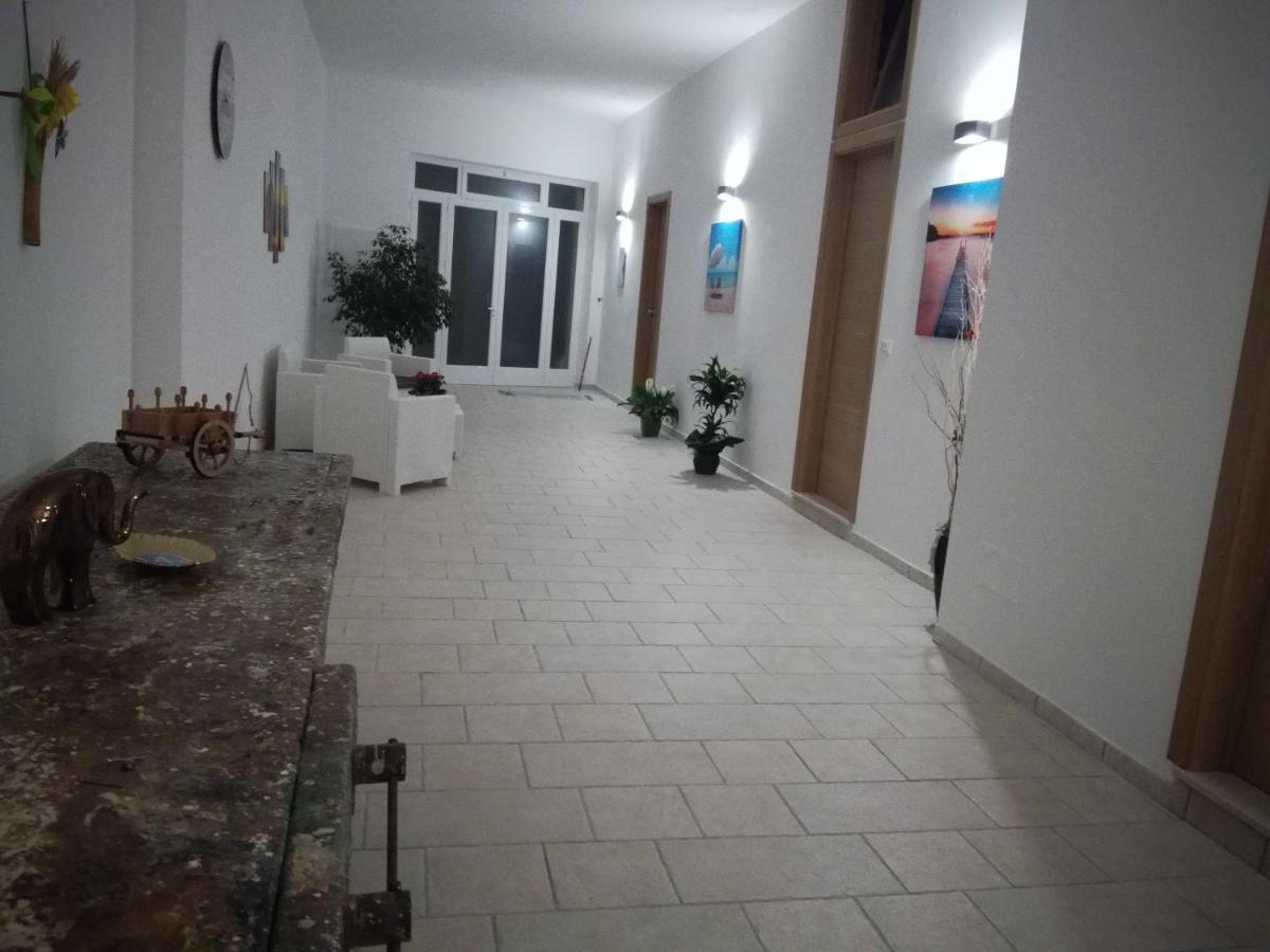 לינה וארוחת בוקר אוג'אנו לה קייזה Carpentry מראה חיצוני תמונה